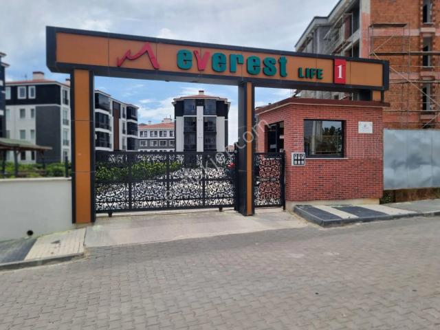 Çorlu Zafer Mahaallesi'nde | Everest Life 1 Sitesinde Kiralık Sıfır 1+1 Bahçe Katı Daire