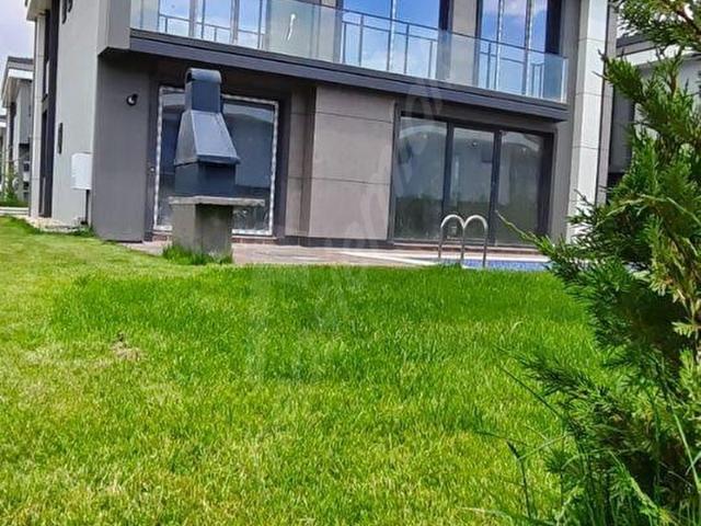 ÇORLUDA ÖNERLERDE YÜZME HAVUZLU SATILIK VİLLA SIFIR 4+1