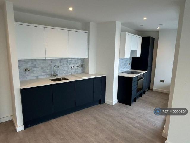 Orla Lodge, Harrow, HA1 3 bed flat to rent £2,200 pcm £508 pw