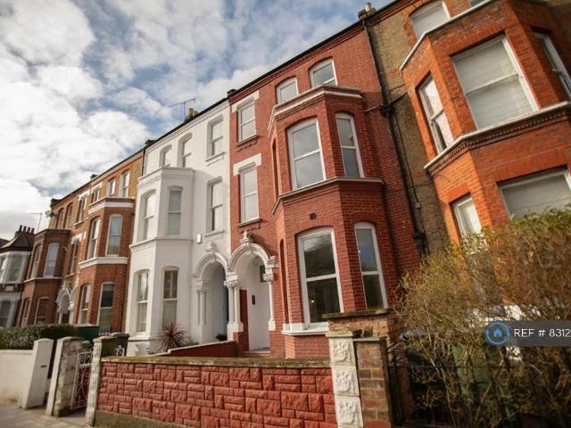 Orlando Road, London, SW4 1 bed in a house share to rent £1,550 pcm £358 pw