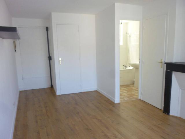 ORLEANS CENTRE AU CALME STUDIO DISPONIBLE