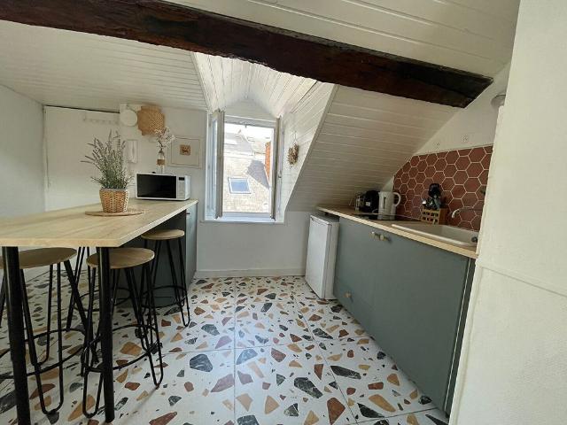 ORLEANS HYPERCENTRE Appartement 1 pièce s 36 m² meublé chauff, eau et fibre inclus
