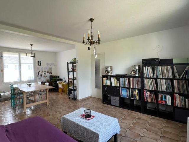 Orléans Sud, limite Olivet/Saint Pryvé. 2 chambres. Jardin. Sous sol