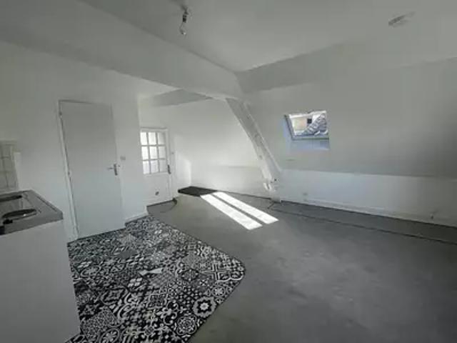 Orléans 45100 Location appartement 1 pièce t1 au dernier étage