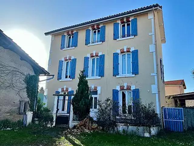 Orléat 63190 Achat / Vente maison 7 pièces t7 terrasse