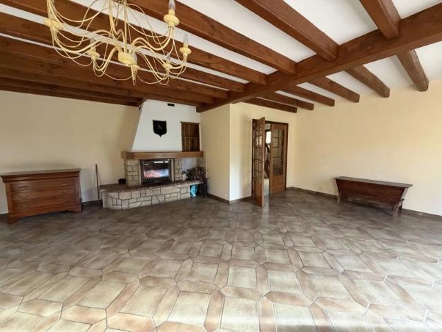 ORLEAT: Maison de 180m², parc arboré de 5177m²