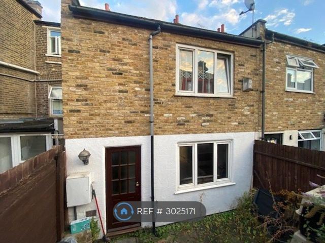 Orlop St, London SE10, Studio to rent, £1,600 pcm | PrimeLocation