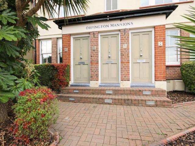 Orpington Road, Winchmore Hill N21, 2 bed flat to rent, £2,000 pcm | PrimeLocation