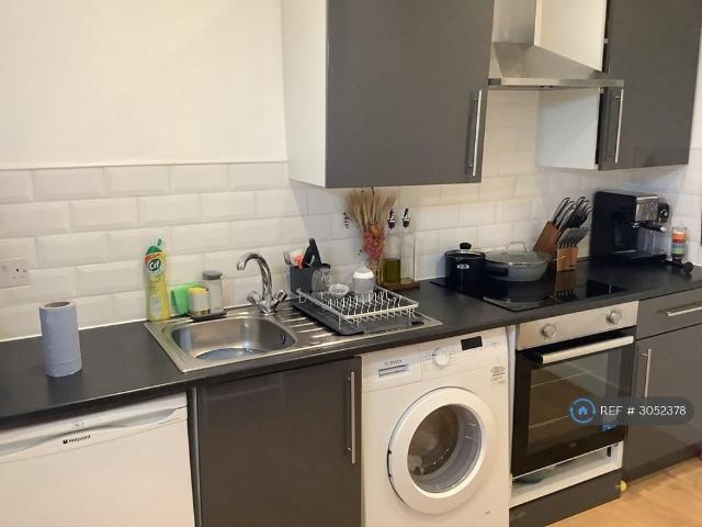Orsett Road, Grays, RM17 2 bed flat to rent £1,450 pcm £335 pw