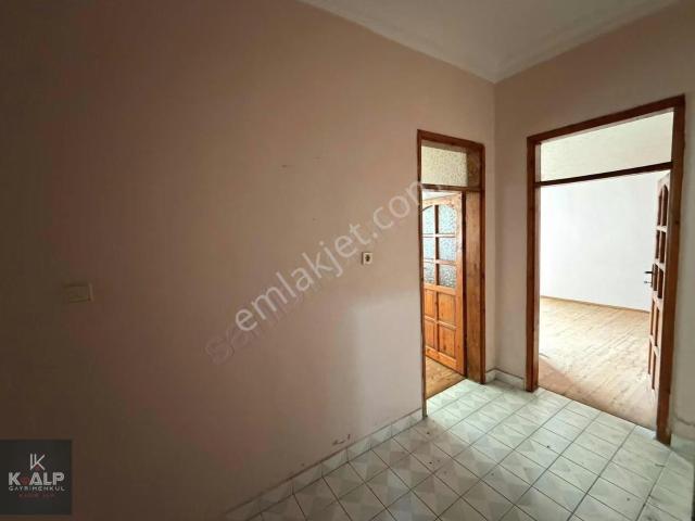 Orta Mahallede Satılık 2+1 Uygun Fiyatlı Daire