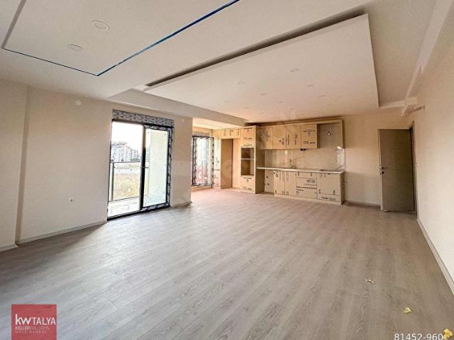 ORTA MAHALLEDE SATILIK EVEBEYN BANYOLU GENİŞ 3+1 SATILIK DAİRE