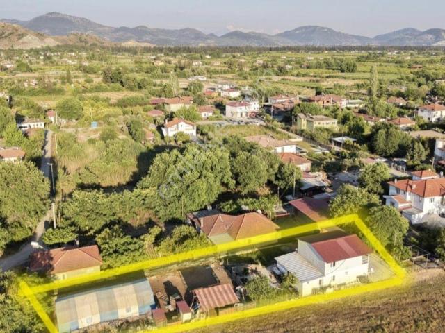 Ortaca Güzelyurt'ta 1200m2 Arsada 200m2 3 Adet Daire Çiftlik Evi