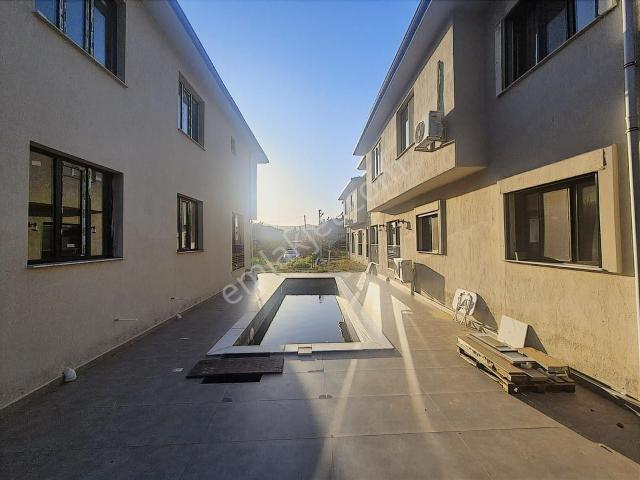 Ortacada Havuzlu Site İçinde 3+1 Full Eşyalı Satılık Villa