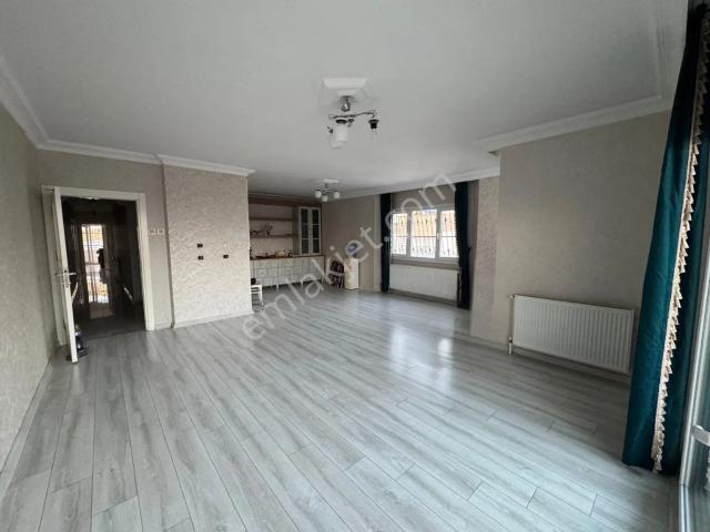 Ortadoğu Hast. Yakını 4+1 A.mutfak 220 M2 Geniş Oturum Satlık Daire