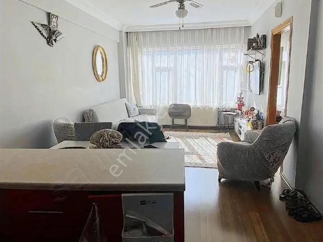 Ortaköy'de Cadde Üzerinde Sahile Yakın Ara Kat Yatırımlık Daire