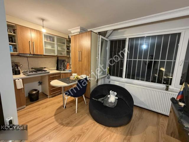 Ortaköy'de Ana Caddeye Yakın İçi Temiz 2+1 Satılık Daire
