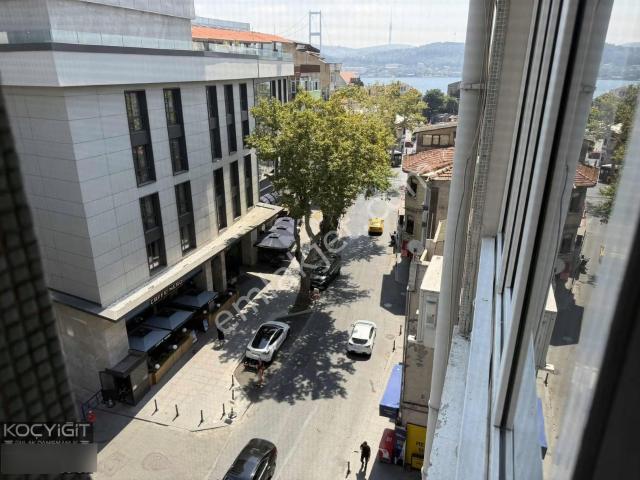 Ortaköy'de Ana Üzeri Üç Cepheli Balkonlu Asansörlü Kiralık 2+1