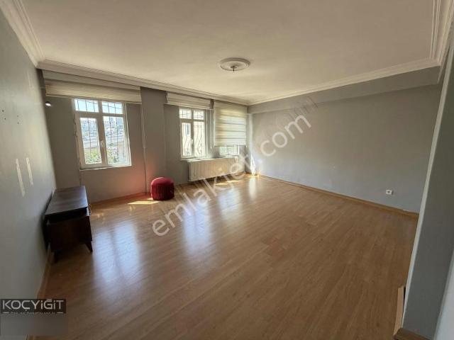 Ortaköyde Ara Kat Viyadük Manzaralı Sağlam Zemin Kiralık 2+1 Boş