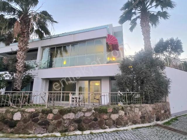Ortakent Yahşi De Prestijli Site İçinde Plajlı 5+1 Dubleks Daire