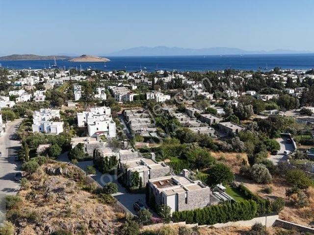 Ortakent Yahşi' De Site İçerisinde Satılık Müstakil Villa