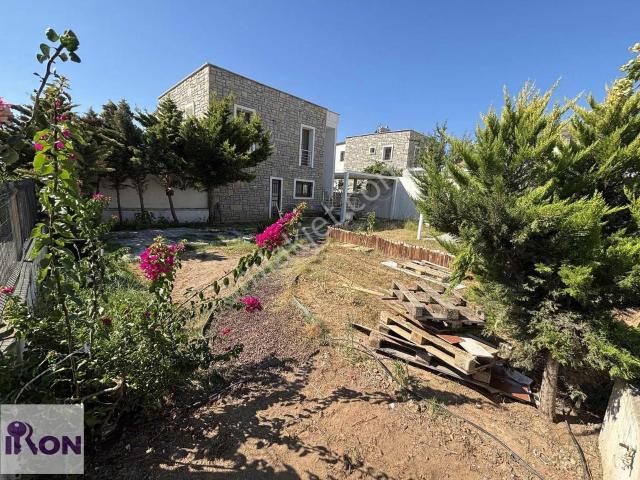 Ortakent Merkez'de 2+1 90m2 295m2 Bahçe Kullanımı Müştemilatlı