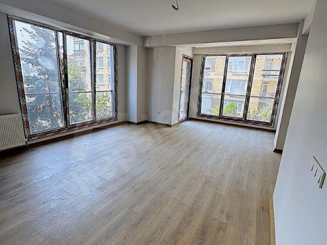ORTAKLAR CADDESİ ÜZERİNDE SIFIR, 3+1 EBEVEYN BANYOLU, OTOPARKLI