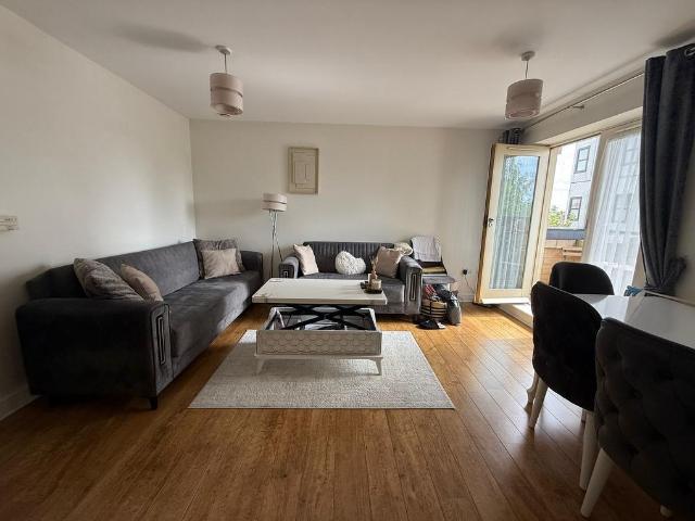 Orton Grove, Enfield EN1 2 bed flat to rent £1,850 pcm £427 pw
