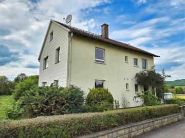Ortsrandlage mit Panoramablick Gepflegtes ZFH Wfl. 150 m² mit Gartengrundstück 799 m² von Hofheim i. Ufr