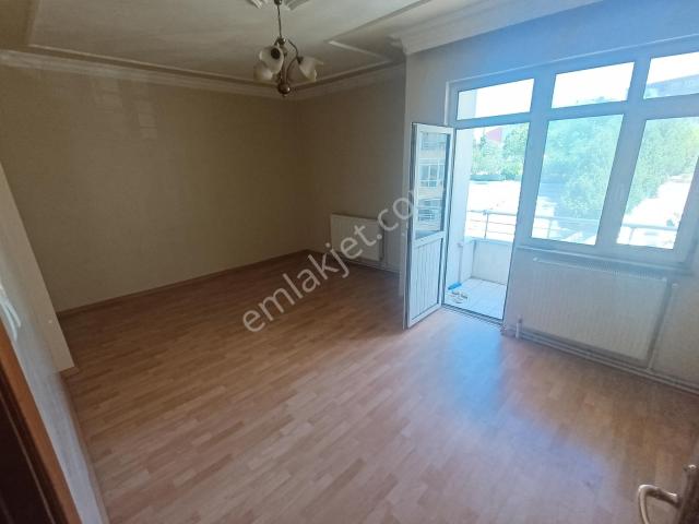 Çoru Kemalettin Mah.çardaklı Park.yanı 3+1 Satılık Kombili Daire