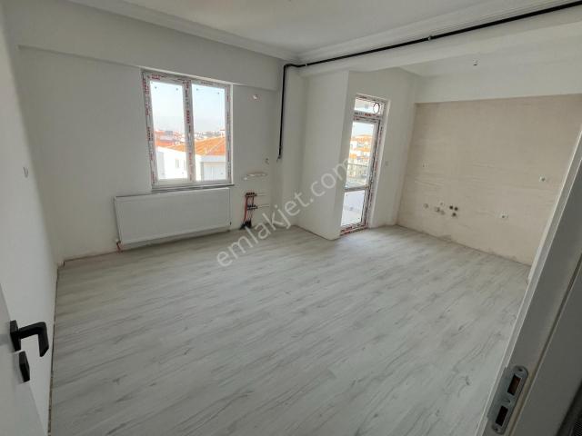 Çorum Cengiz Yapı yavruturna Orta Okulu Civarı Satılık 1+1 Daire