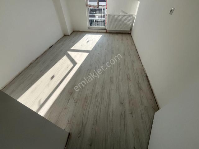 Çorum Cengiz Yapı yavruturna Orta Okulu Civarı Satılık 3+1 Daire