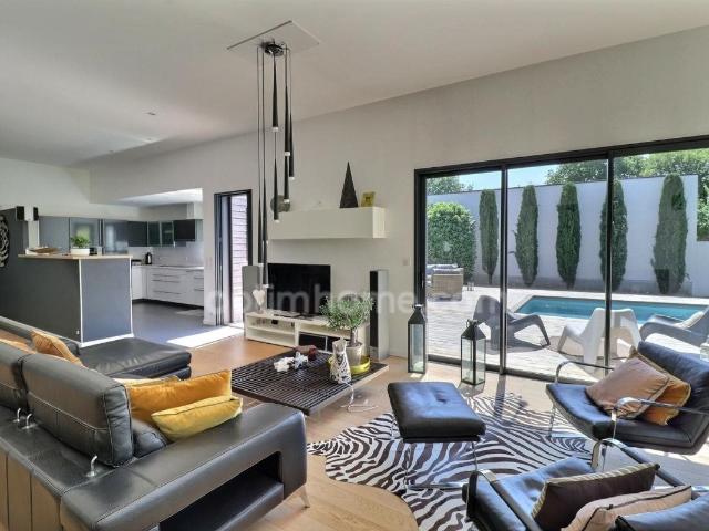 ORVAULT « La Forêt » — Villa d'architecte contemporaine en p. 197m² Orvault
