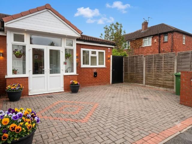 Orville Drive, Manchester M19 Studio to rent £1,050 pcm £242 pw