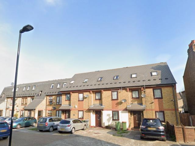 Orwell Road, London E13 2 bed flat to rent £1,950 pcm £450 pw