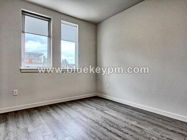 ORYA1515 Studio Apartment for Rent at 1515 N Simpson St, Portland, OR 97217 Overlook