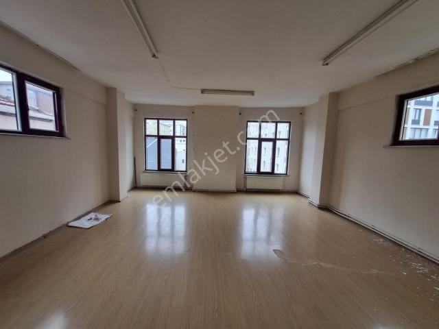 Oryaştan Ataşehir İçerenköy Yeniyol Civarı 175m2 2+1 Arakat Daire