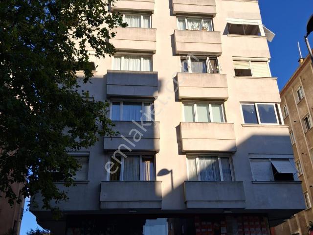 Oryaştan Ataşehir İçerenköyde Cadde Üzerinde 130m2 3+1 Arakat