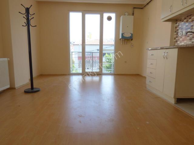 Oryaştan Ataşehir Kayışdağında Balkonlu 50m2 1+1 Arakat Daire