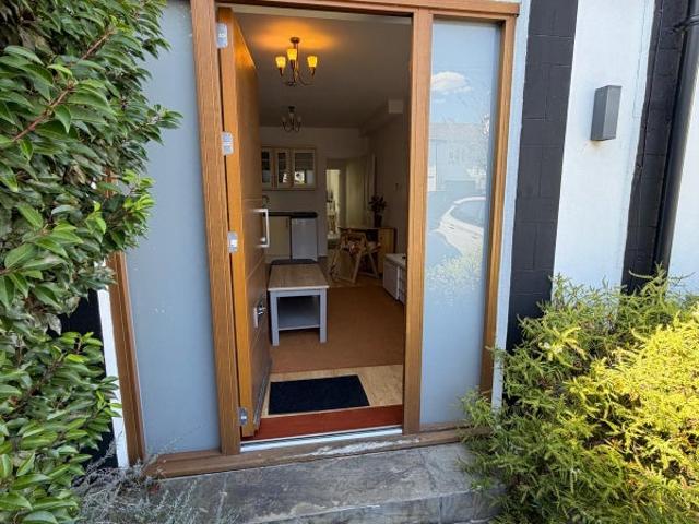 Own front door, own flat, bills included NW7