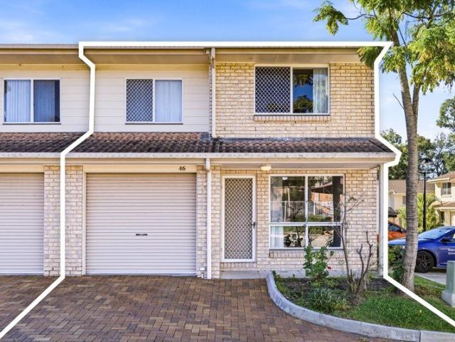Own in the best complex in Woodridge!