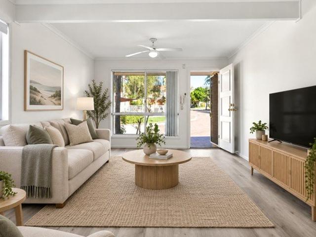Own in the best complex in Woodridge!
