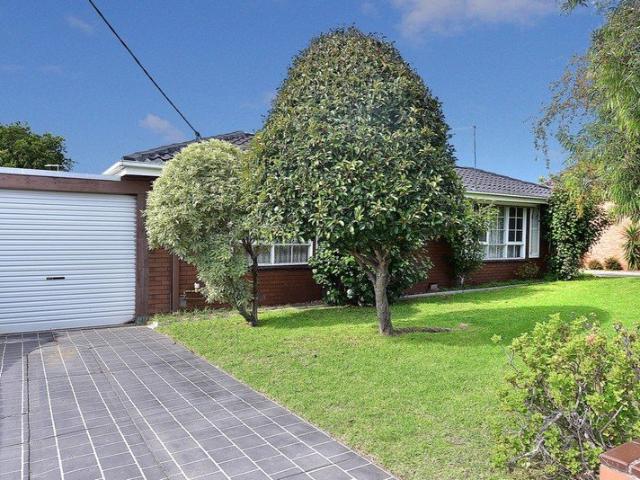 Own Street Frontage! Stylishly Updated Unit with Private Courtyard