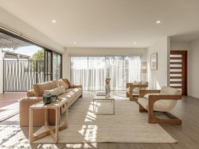 Owner committed elsewhere Must sell