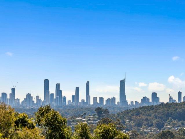 OWNERS MOVING OVERSEAS URGENT SALE NEEDED!