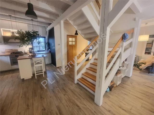 Urokliwy dom drewniany 125 m2 z dużą działką 1880 m2