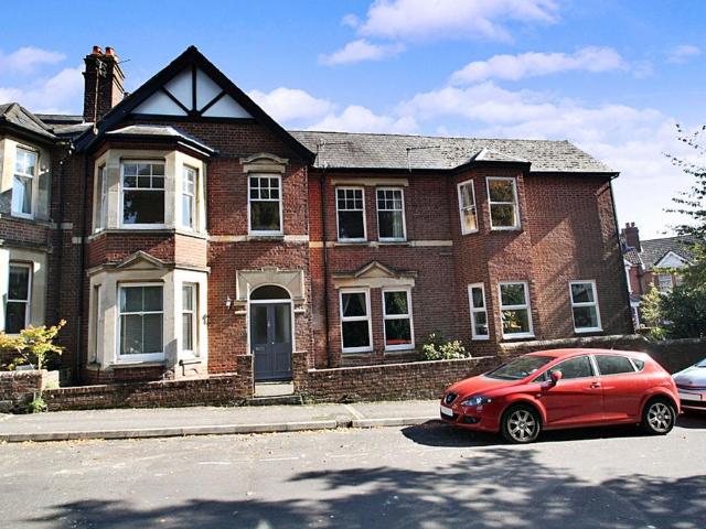 Owens Road, Owen House, SO22 2 bed flat to rent £1,500 pcm £346 pw