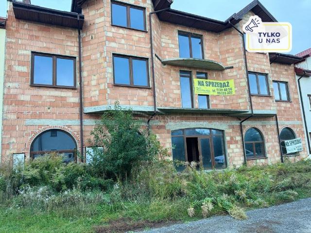 Unikalny dom z lokalem usługowym 880 m² w Łowiczu polecam
