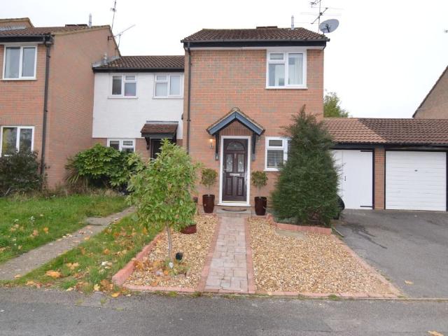 Owl Close, Woosehill, Wokingham RG41, 2 bed end terrace house to rent, £1,700 pcm | PrimeLocation