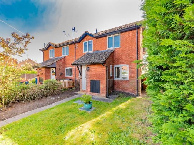 Owlsmoor, Sandhurst 2 bed semi detached house to rent £1,300 pcm £300 pw