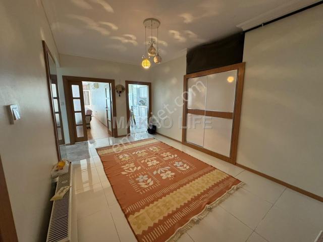 Otogar Civarı Geniş Metrajlı 4+1 Satlık Daire